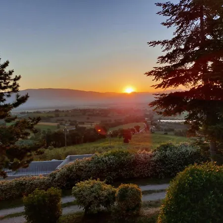 Colle Della Pace * بيفانيا